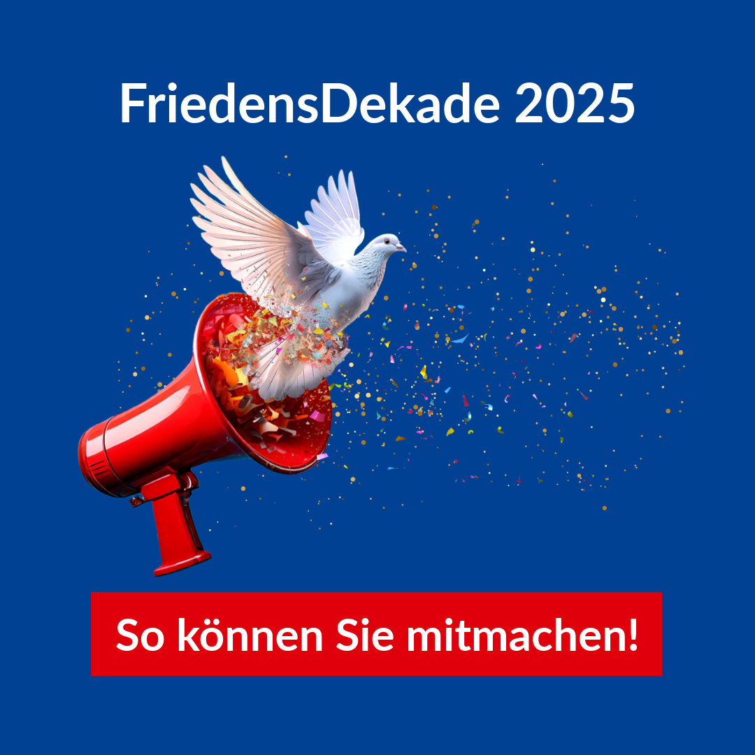 Eine Taube, die aus einem Megafon fliegt, begleitet von Konfetti und Glitzer. Dazu der Text: FriedensDekade 2025. So machen Sie mit.