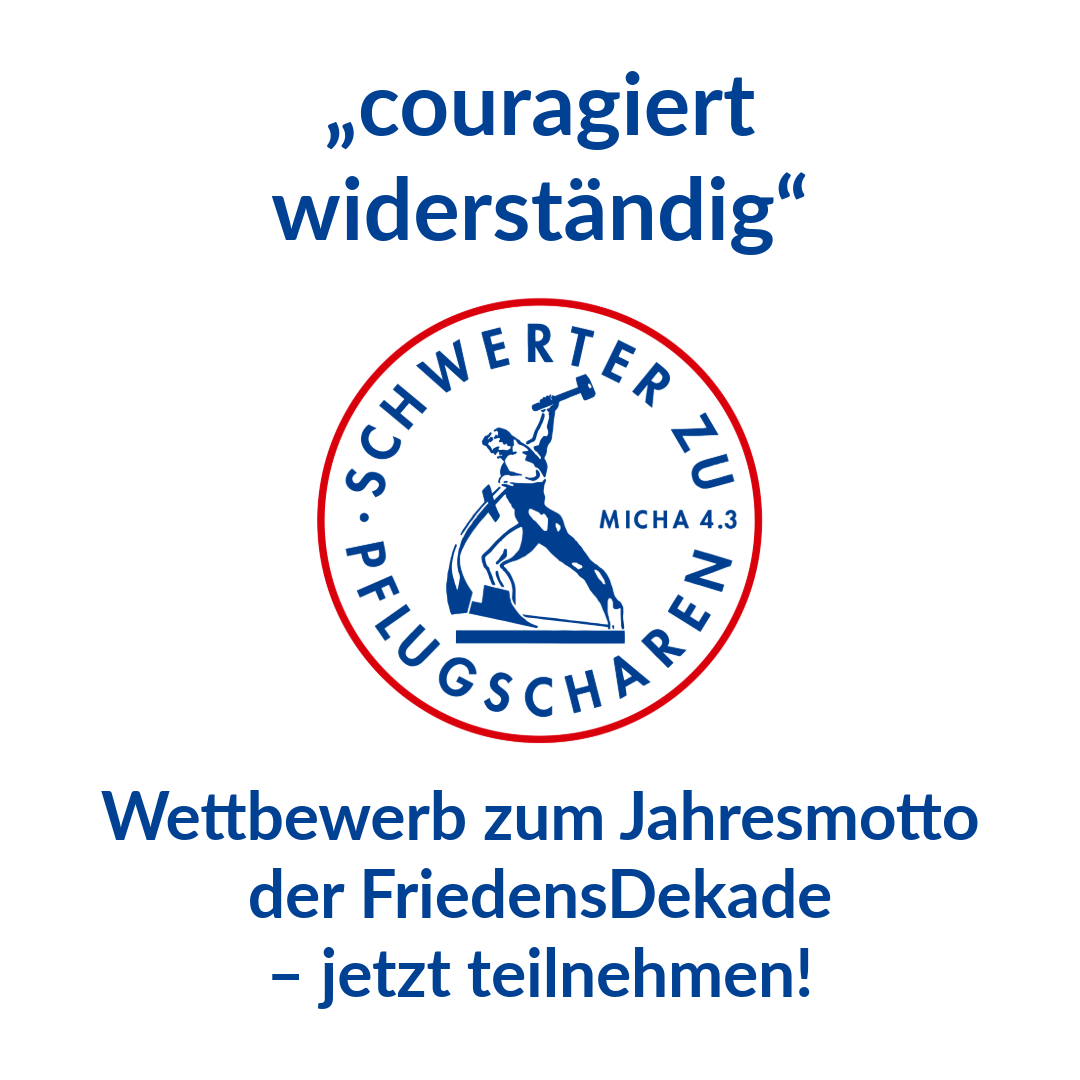 Das Logo der FriedensDekade auf weißem Hintergund, dazu der Aufruf zum Wettbewerb des neuen Jahresmottos "couragiert widerstandsfähig"